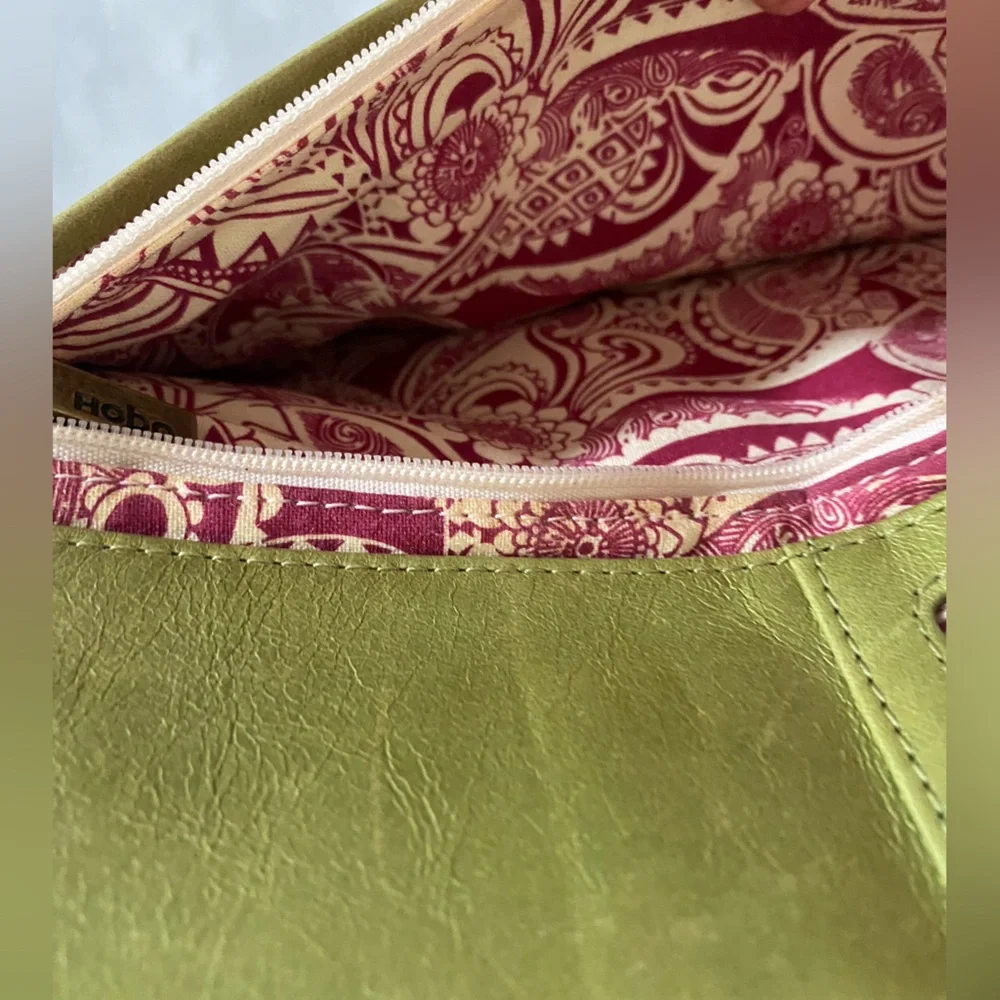 Hobo Women’s Leather Wallet - Light Green, Paisley Lining 🌿💫 - Picture 8 of 13
